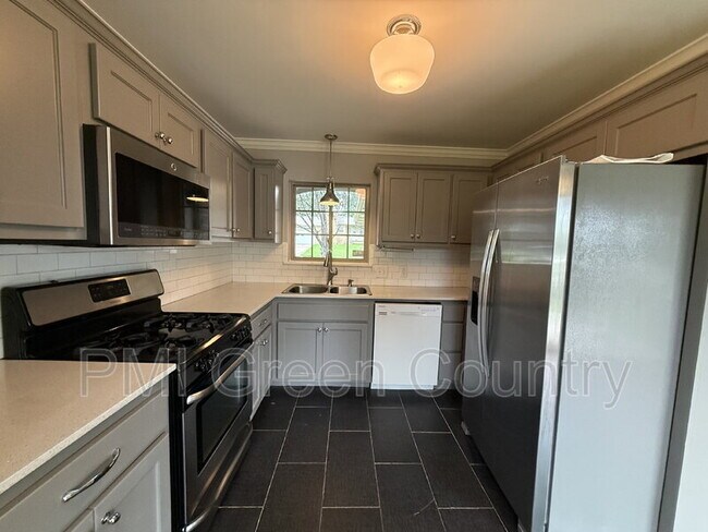 Building Photo - 5428 E 25th Pl