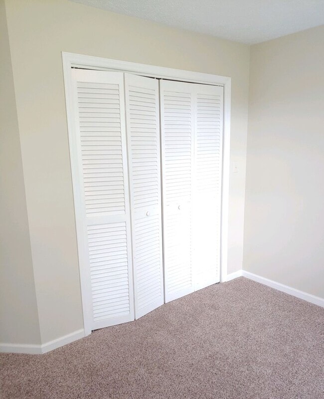 Building Photo - 3 Bedroom 2 Bath Condo