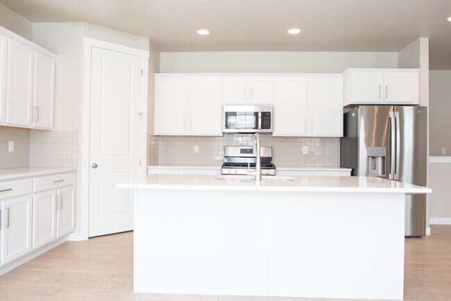 Building Photo - Modern Farmhouse Rambler – 7 Bed, 4 Bath –...