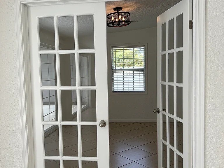 Building Photo - 990 Windsong Way