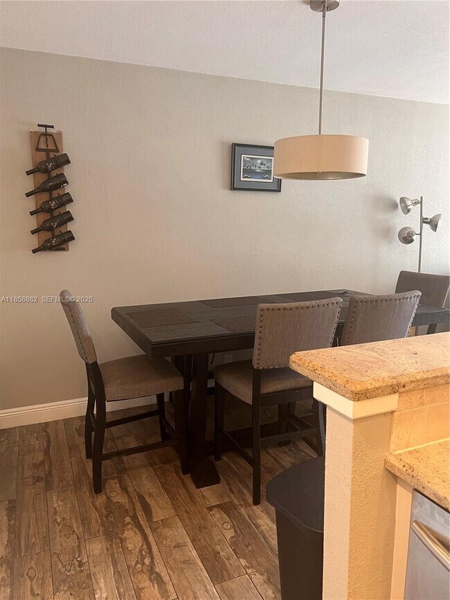 Building Photo - 400 N Riverside Dr