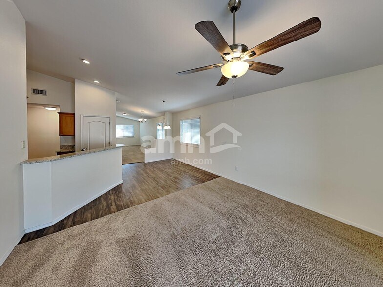 Building Photo - 7856 S Splinter Way