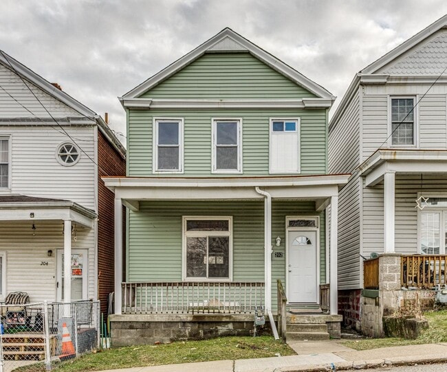 Building Photo - 2 Bedroom/1 Bath in Carrick - Available NOW!