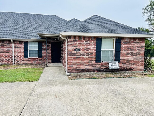 Primary Photo - 2720 Ryan Rd