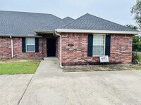 Building Photo - 2720 Ryan Rd