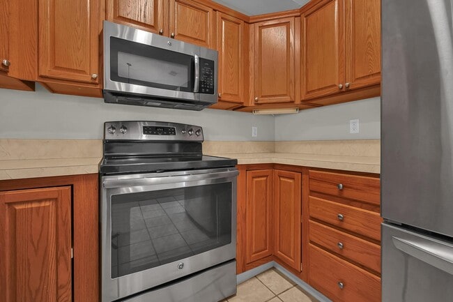 Building Photo - 206 Pioneer Cir