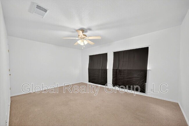 Building Photo - 215 Chisholm Trail