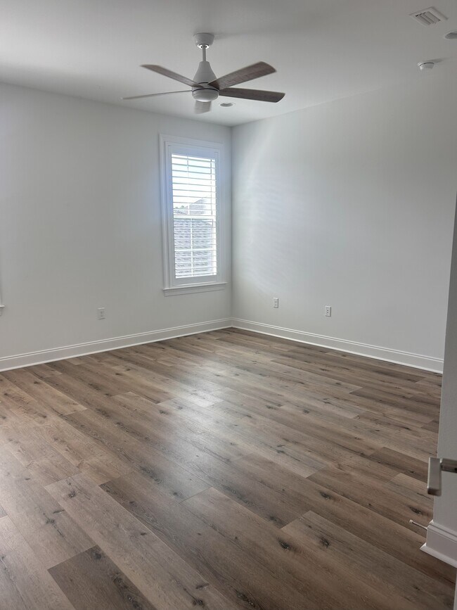 Building Photo - 14 Conifer Ct