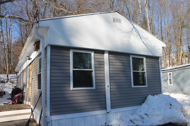 Building Photo - 192 Manchester St