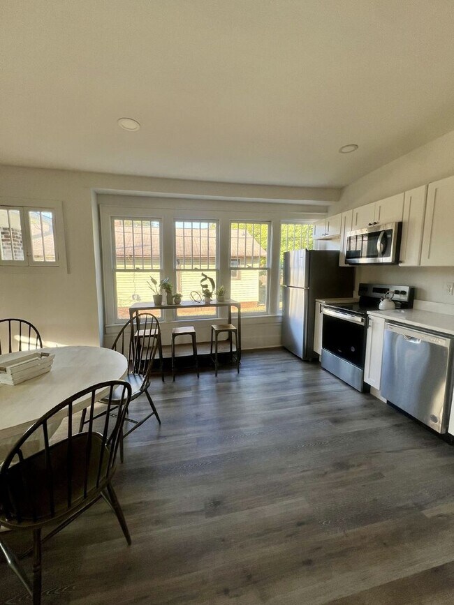 Building Photo - Charming 4-Bedroom Home for Rent/Sale