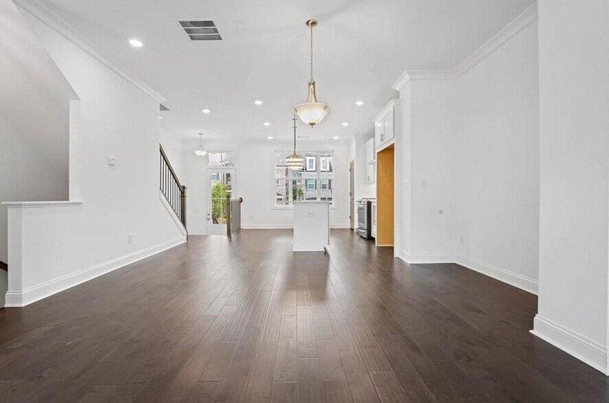 Building Photo - 4590 Sims Pk Overlook