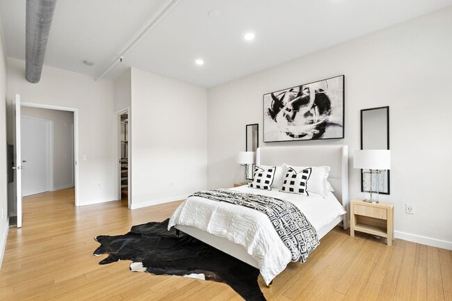 Building Photo - 234 10th St