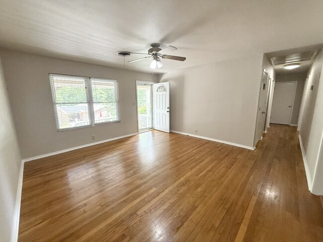 Building Photo - 207 Casalinda Cir