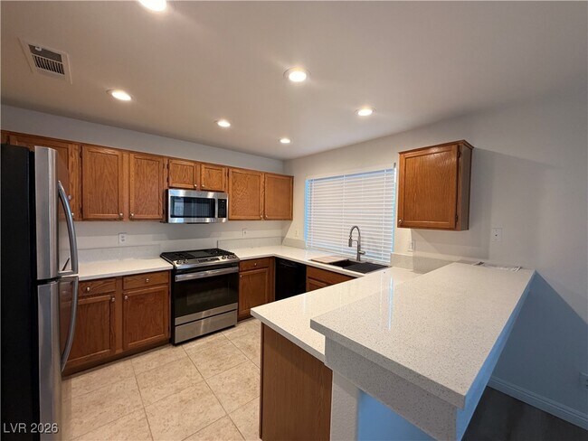 Building Photo - 1825 Sierra Oaks Ln