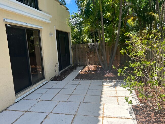 Building Photo - 1815 S Olive Ave