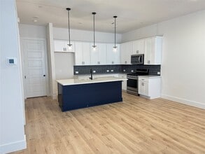 Building Photo - 1313 Eureka Spgs St