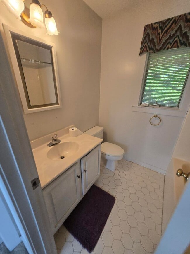 Building Photo - Spacious 3-Bedroom Condo in Gated Communit...