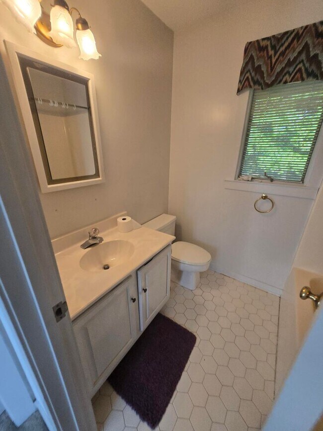 Building Photo - Spacious 3-Bedroom Condo in Gated Community – Modern Comfort & Convenience!