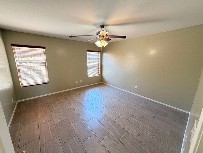Building Photo - Updated 4x2 Buckeye Home *NO* Carpet & Downstairs Primary Bed!