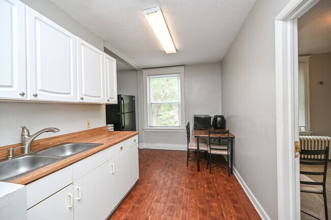 Building Photo - 2344 W Clifton Ave
