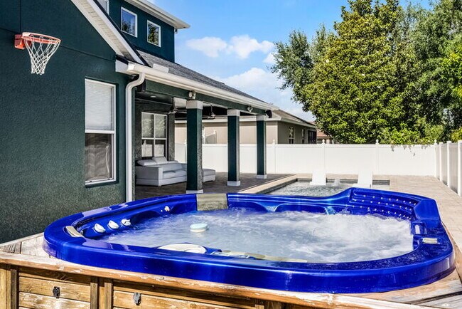 Building Photo - Fully Remodeled 5/4 Art Deco-Inspired Home...