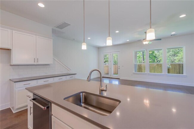 Building Photo - 1617 Woodwind Ln