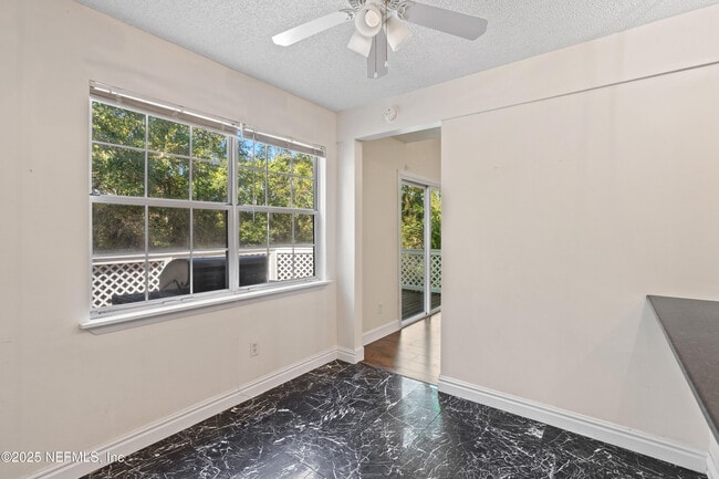 Building Photo - 9960 Moorings Dr