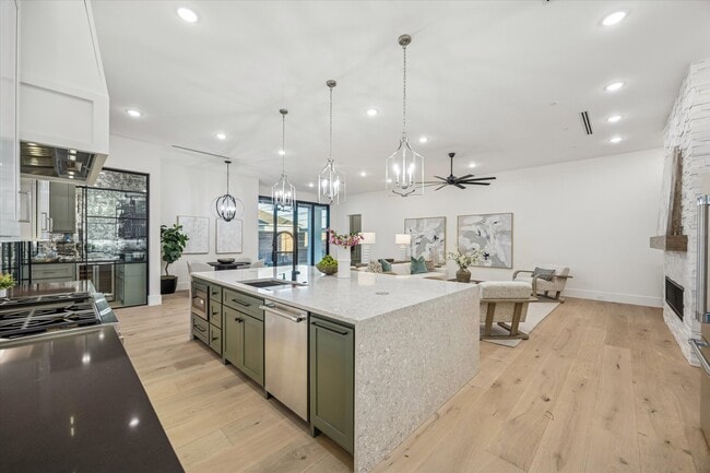 Building Photo - 431 W 30th St