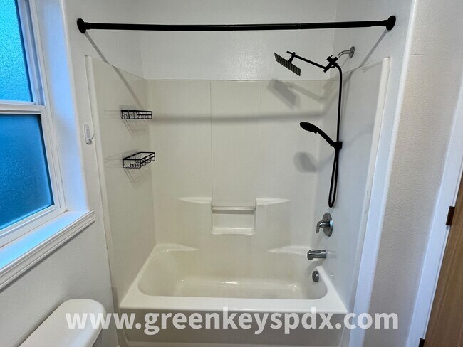 Building Photo - 3-Bedroom, 1.5-Bathroom House near Kenton Park, Off-Street Parking, Fenced Yard, Washer and Dryer