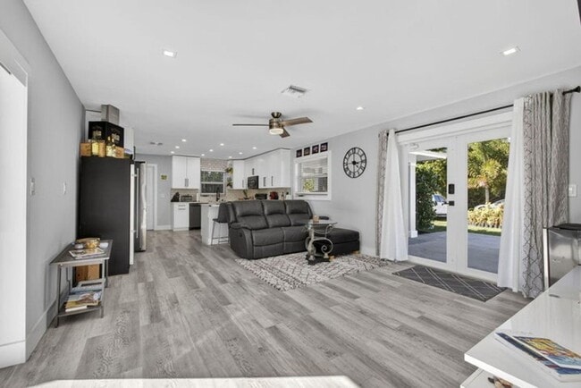 Building Photo - 2388 S Wallen Dr