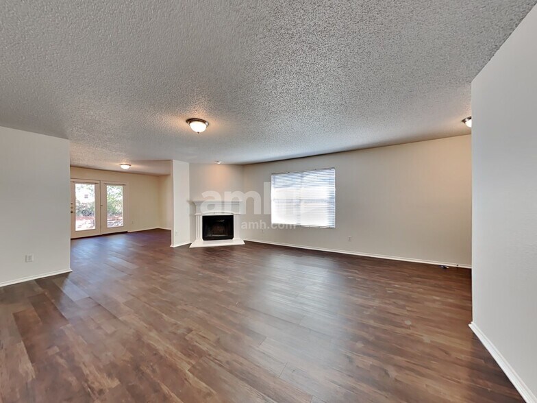 Building Photo - 10136 High Eagle Trail