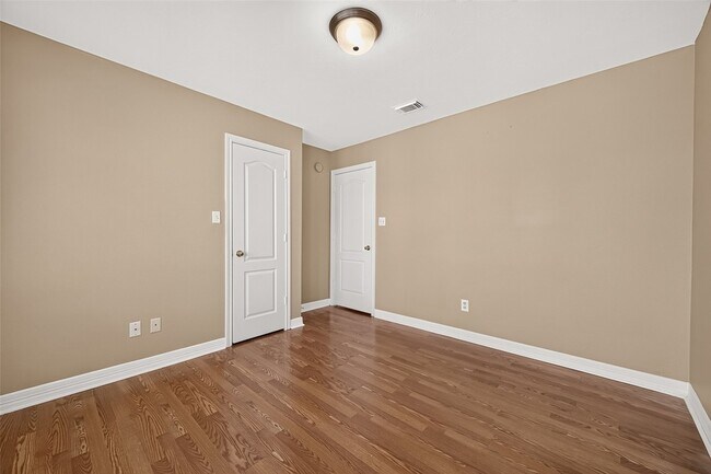 Building Photo - 4011 Alexis Cir