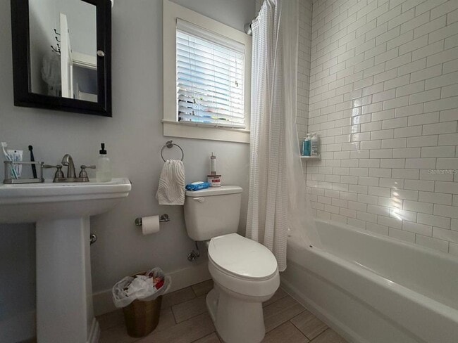 Building Photo - 624 NW 10th St