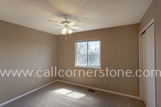 Building Photo - 940 Royal Crown Ln
