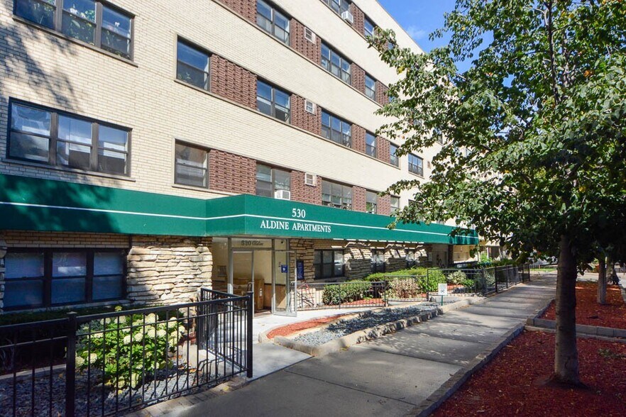 Primary Photo - 535 W Aldine Ave