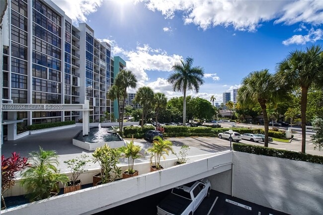 Building Photo - 400 Leslie Dr