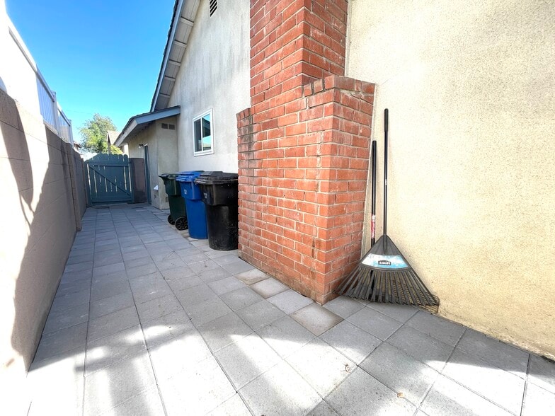 Building Photo - 10473 Rose Ann Cir