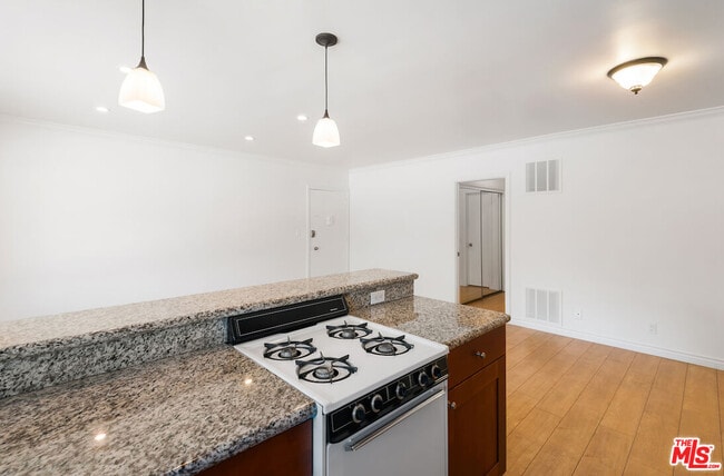 Building Photo - 628 Huntley Dr