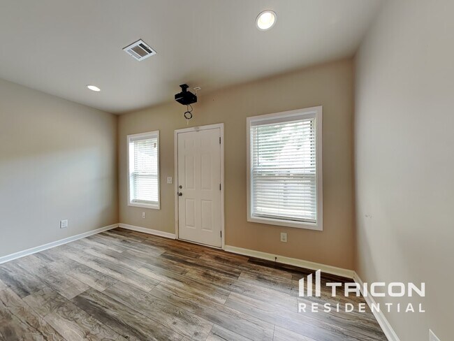 Building Photo - 5030 Glencliff Dr