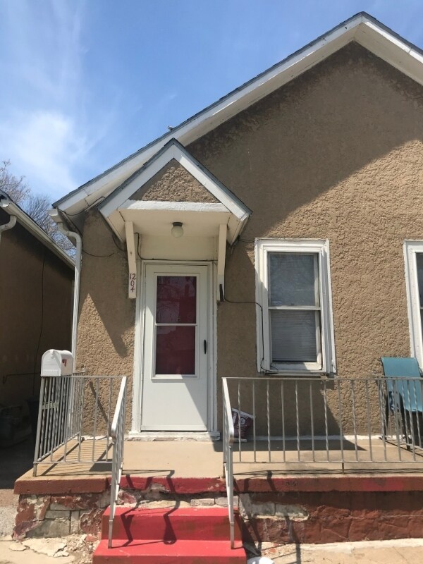 Building Photo - 1204 Park Wild Ave