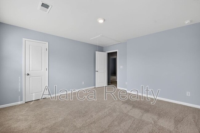 Building Photo - 147 Cherry Birch St