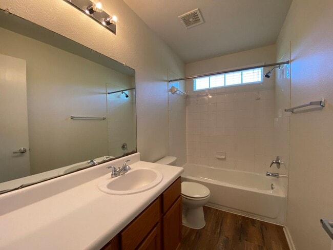 Building Photo - 4 Bedroom in Thaxton Place