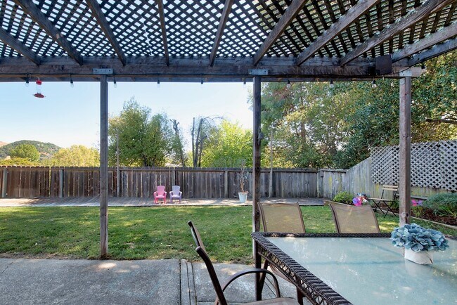 Building Photo - 595 Tanbark Terrace