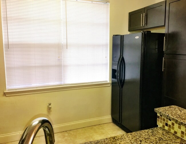 Building Photo - GOLF COURSE VIEW - FULLY UPGRADED WITH LAMINATE FLOORS & GRANITE COUNTERS