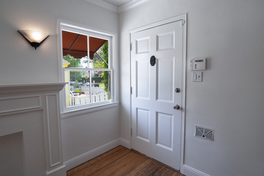 front door - 638 N Gardner St