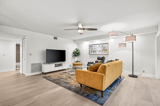 Building Photo - 5945 Parkwalk Dr