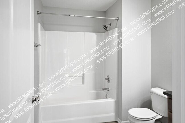 Building Photo - 9140 Greenspire Dr