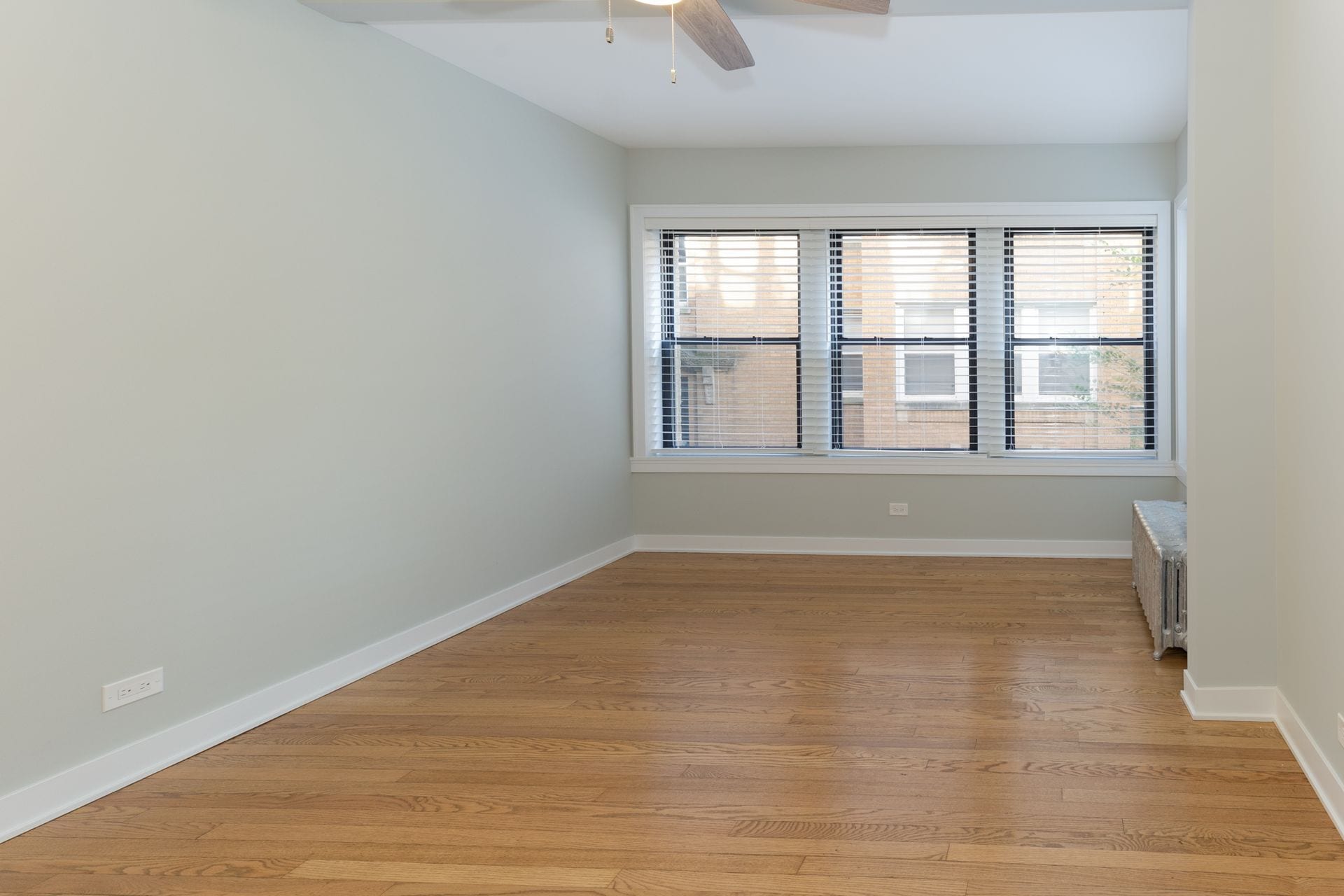 Building Photo - 5045 N Damen Ave