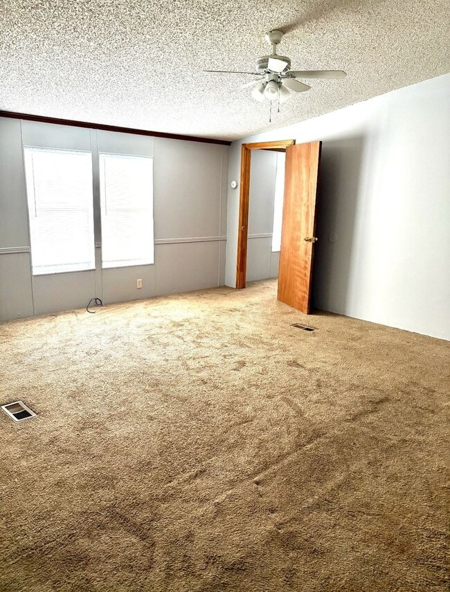 Building Photo - MOVE-IN SPECIAL!!!  $500 OFF 1ST MONTH OF RENT