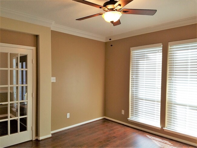 Building Photo - 2103 Blue Water Bay Dr